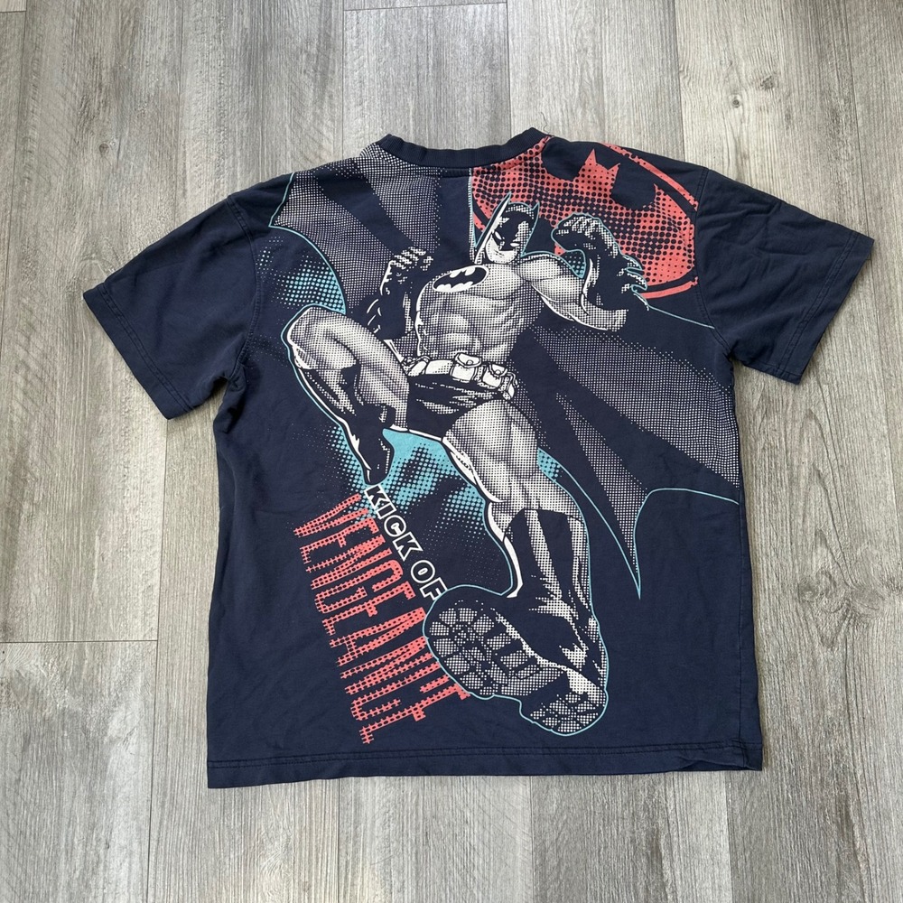Batman AOP collectible Kick of Vengeance Graphic T-Shirt Blue sz Small